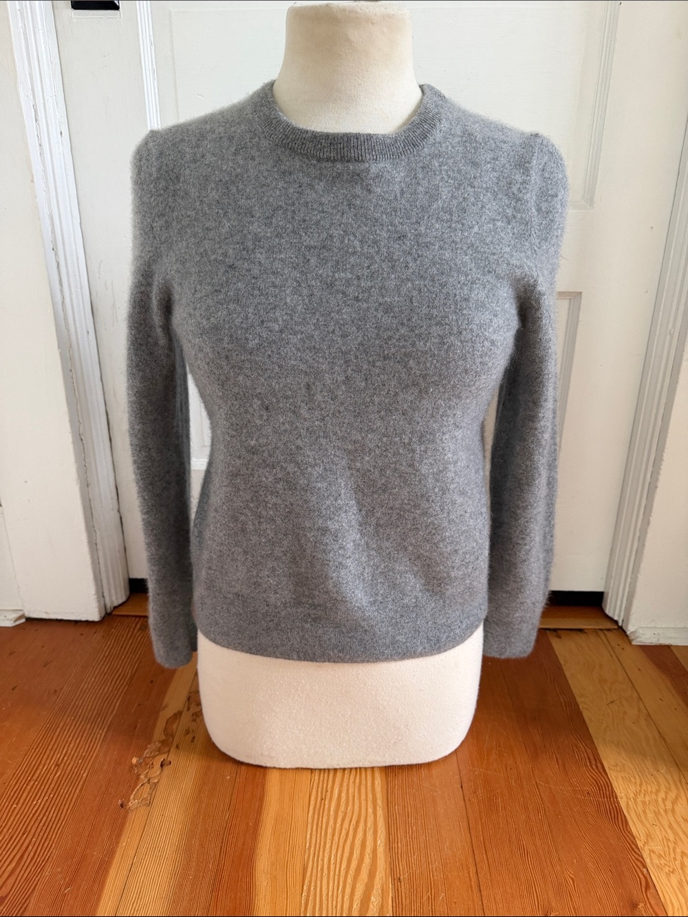 Quince 100% Mongolian Cashmere Pullover Sweater Medium (runs small)